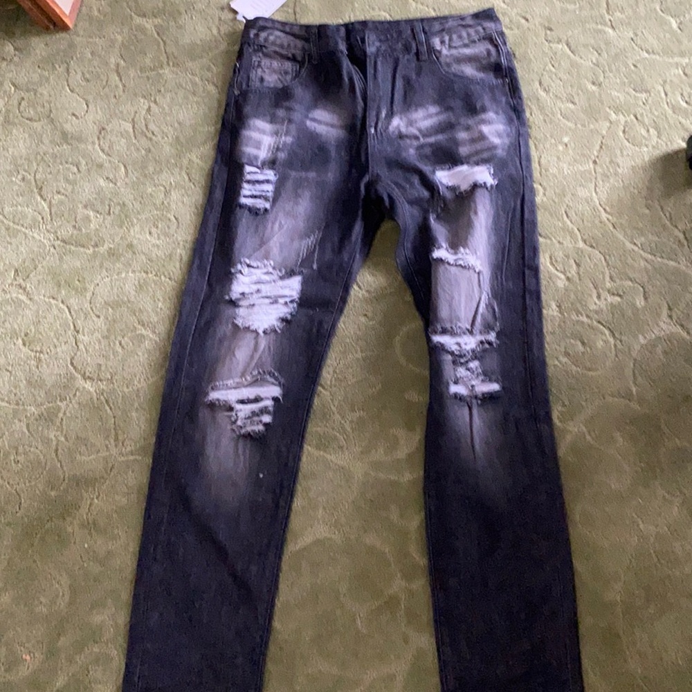 Men’s size 30 Qimyum distressed jeans black